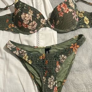 Triangl bikini. Size small.